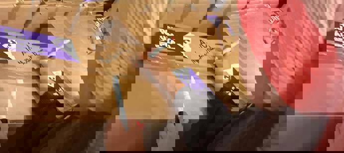 À l’Aïd el-Adha, chaque bénévole reçoit une cagnotte personnalisée pour encourager les dons destinés aux sacrifices bénéficiant aux familles dans nos pays partenaires. En France, grâce à des partenariats avec des boucheries, nous assurons que nos bénéficiaires locaux puissent également savourer de la viande fraîche durant la fête.