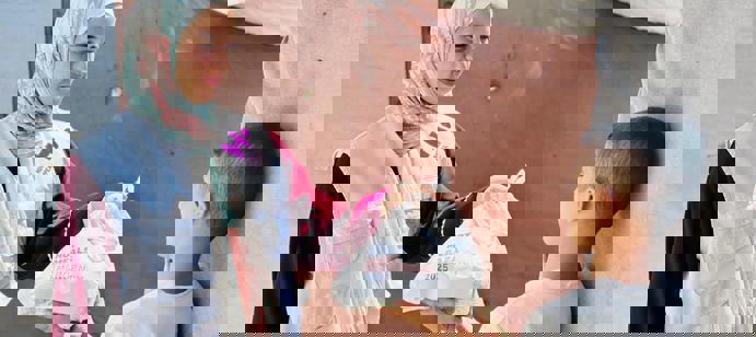 Chaque jour, Human Appeal sert 26 000 repas chauds aux familles de Gaza, du nord au sud, dans les hôpitaux comme dans les camps de déplacés. Pour de nombreuses personnes, c’est le seul repas chaud de la journée, une aide indispensable qui redonne force, dignité et espoir face à une insécurité alimentaire qui ne cesse de s’aggraver.