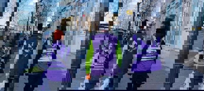 Nous distribuons régulièrement des colis alimentaires depuis notre siège tout au long de l'année. Pour les familles à mobilité réduite, nous proposons également une livraison à domicile.