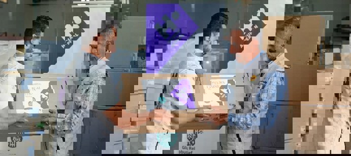 Human Appeal continue de soutenir le secteur de la santé en Syrie en livrant un nouveau lot de fournitures médicales aux directions sanitaires de Hama et Deir Ezzour. Dans ces zones particulièrement frappées par le manque de matériel, cette aide est déterminante pour maintenir la continuité des soins et améliorer l’accès aux services de santé des réfugiés syriens les plus vulnérables.