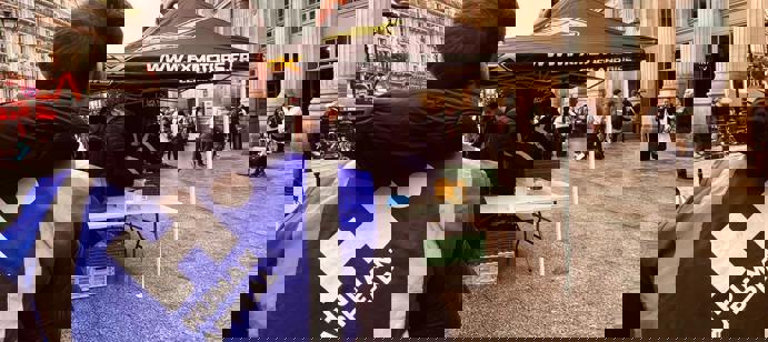 Nos maraudes hebdomadaires visent à répondre aux besoins essentiels des bénéficiaires, en fournissant nourriture et vêtements, et touchent généralement entre 50 et 100 personnes.