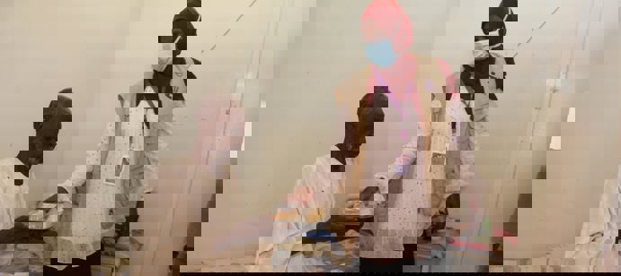 Au Soudan, de nombreuses familles déplacées par le conflit manquent d’une alimentation adaptée, y compris lors de soins. Human Appeal a fourni des repas équilibrés à l’hôpital Alnow d’Omdurman pour soutenir patients et proches.