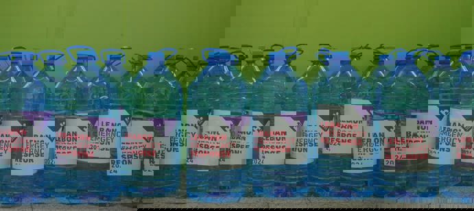 Nous restons mobilisés pour soutenir les personnes affectées, en leur apportant également de l'eau potable en bidons de 9 litres, ainsi que d'autres ressources vitales.