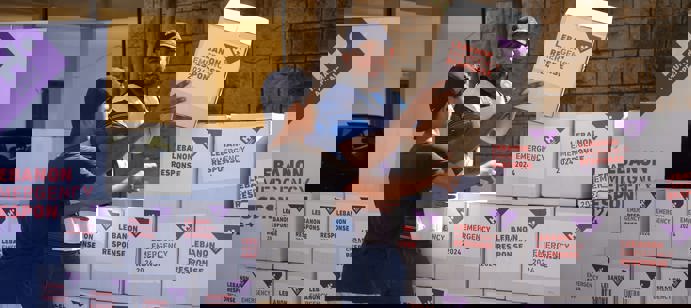 Le 8 octobre 2024, une autre distribution a été organisée pour les familles abritées à l'école Ain el Hilwe à Saida, toujours dans le Sud-Liban. 60 colis contenant des produits de base, comme de la viande en conserve, du thon, des légumineuses, du fromage et divers autres articles alimentaires ont été fournis, bénéficiant à 60 familles et 250 personnes déplacées.